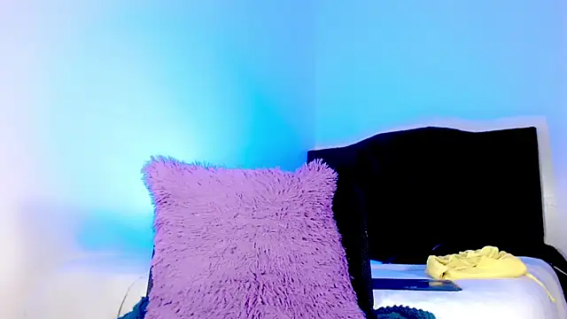 emelly horny  online show from 11-29-25, 06:44