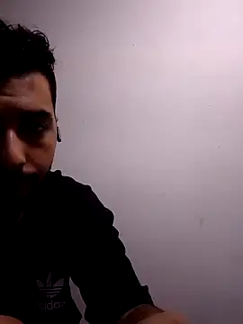 Snapshot of OutsizedPistol chatting on 09-21-25, 06:37 OutsizedPistol online show from 09-21-25, 06:37