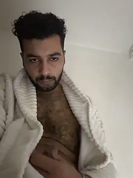 Snapshot of OutsizedPistol chatting on 09-26-25, 01:31 OutsizedPistol online show from 09-26-25, 01:31