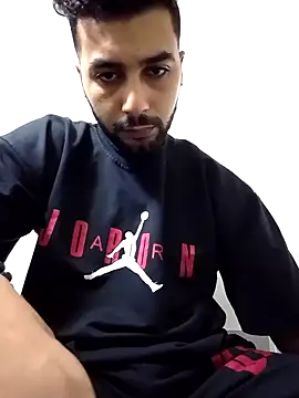 Snapshot of OutsizedPistol chatting on 10-04-25, 09:51 OutsizedPistol online show from 10-04-25, 09:51