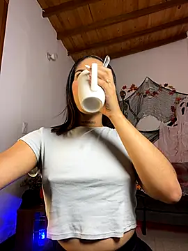 Maryybellax online show from 10-20-25, 01:39