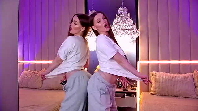 Snapshot of AlexaBright chatting on 10-20-25, 05:35 AlexaBright online show from 10-20-25, 05:35