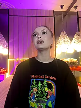 Snapshot of AlexaBright chatting on 11-04-25, 07:13 AlexaBright online show from 11-04-25, 07:13