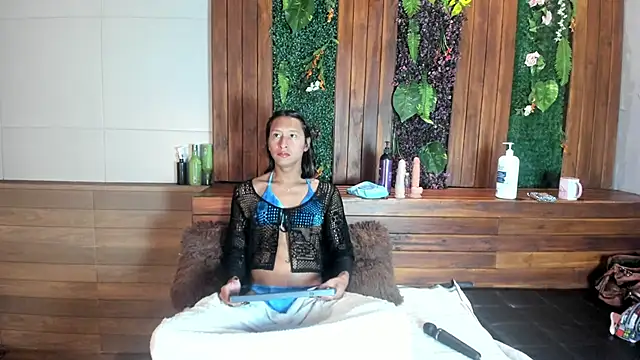 Georgina Palacios  online show from 12-14-25, 03:34