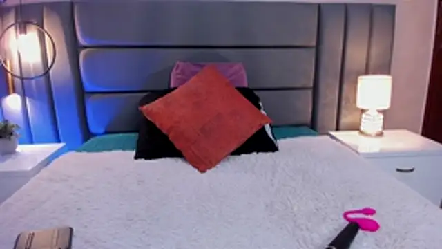 MiaHertz online show from 11-13-25, 12:42