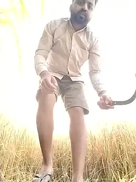 Snapshot of Vij717 chatting on 10-19-25, 01:39 Vij717 online show from 10-19-25, 01:39