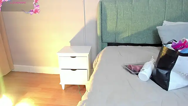 elizabeth 20 online show from 11-04-25, 07:02