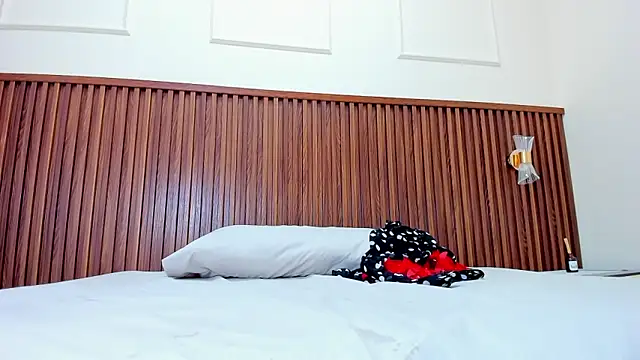 MELINAMARTINS online show from 02-25-25, 07:47