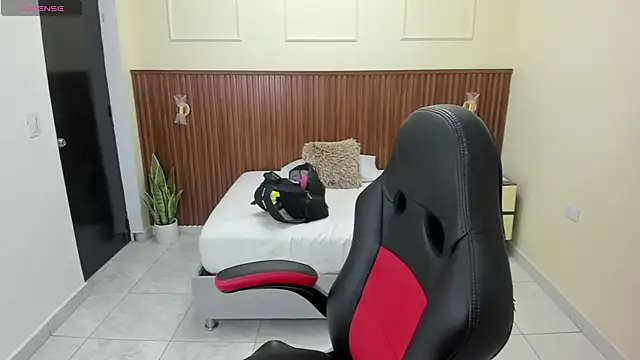 MELINAMARTINS online show from 11-25-25, 07:03