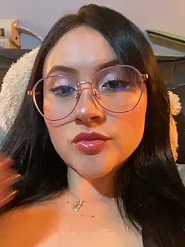 ValentinaOrtiz3 online show from 09-29-25, 12:27
