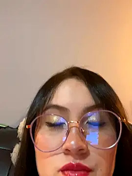 ValentinaOrtiz3 online show from 10-15-25, 02:11