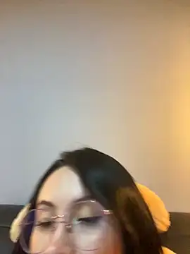 ValentinaOrtiz3 online show from 11-18-25, 02:17