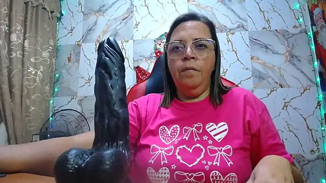 Snapshot of alina_maturehot chatting on 12-23-25, 01:14 alina maturehot online show from 12-23-25, 01:14