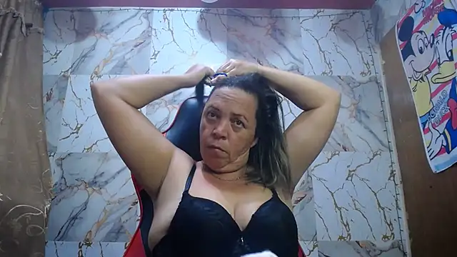 Snapshot of alina_maturehot chatting on 02-17-26, 11:11 alina maturehot online show from 02-17-26, 11:11