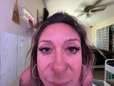 bossyroxy84 online show from 10-22-25, 05:13