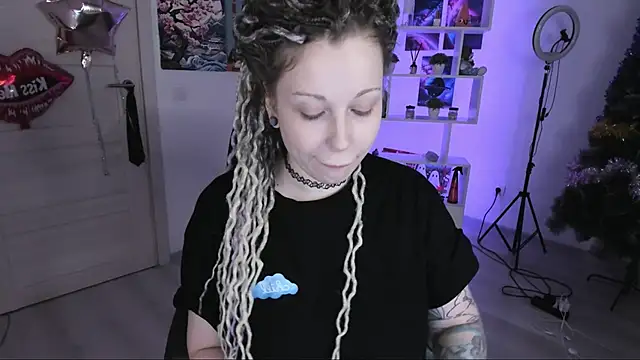 Snapshot of HoneySallyMoore chatting on 11-16-25, 02:06 HoneySallyMoore online show from 11-16-25, 02:06