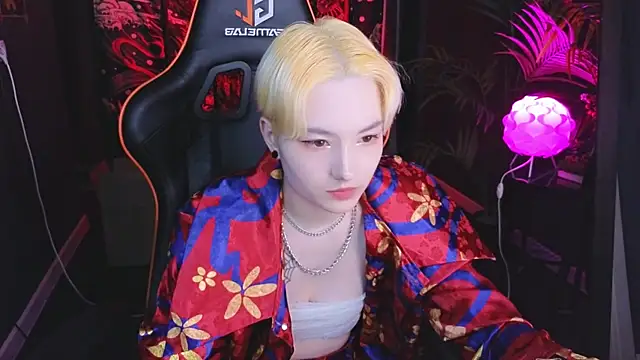 Akemi Sora  online show from 03-08-25, 04:17