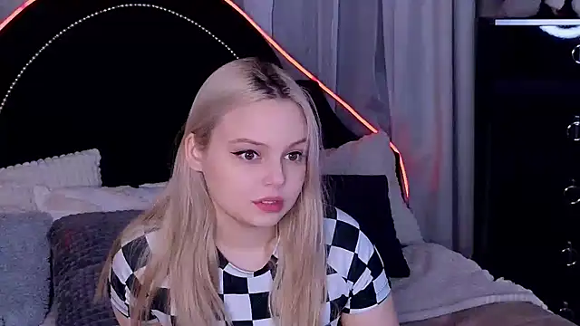 CLAIRE VOGT online show from 03-21-25, 06:27