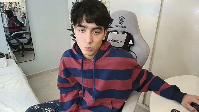 Snapshot of salvatore_montt chatting on 11-29-25, 06:44 salvatore montt online show from 11-29-25, 06:44