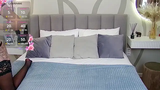 Snapshot of WoW__JuliaBlonde chatting on 10-14-25, 02:56 WoW JuliaBlonde online show from 10-14-25, 02:56