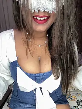 Snapshot of WifyHubby_38 chatting on 03-19-26, 06:12 WifyHubby 38 online show from 03-19-26, 06:12