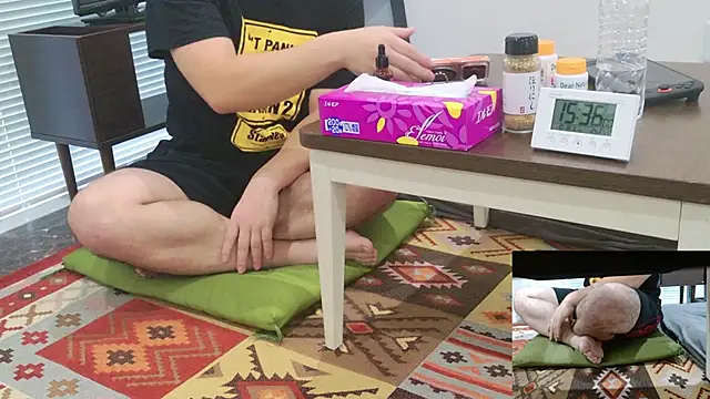 Snapshot of YARASERO-kun chatting on 10-18-25, 06:37 YARASERO-kun online show from 10-18-25, 06:37