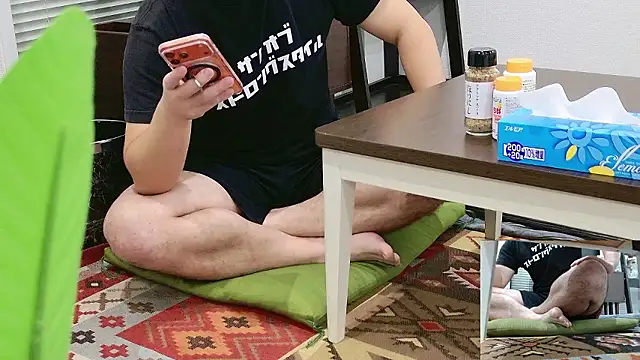 Snapshot of YARASERO-kun chatting on 11-10-25, 12:04 YARASERO-kun online show from 11-10-25, 12:04