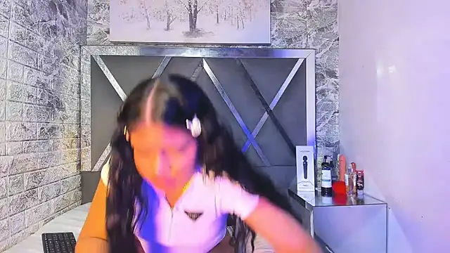 Snapshot of EvansDarling chatting on 02-25-26, 01:43 EvansDarling online show from 02-25-26, 01:43