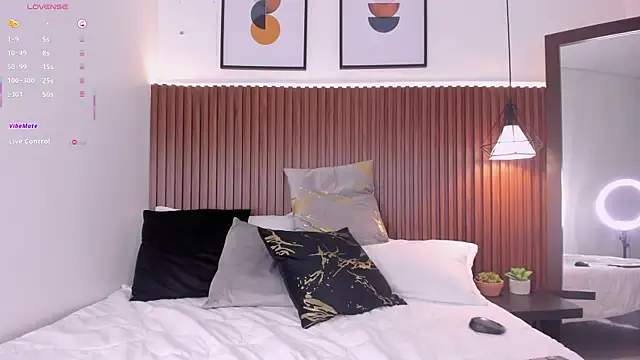 julietaevanns online show from 03-06-25, 05:46