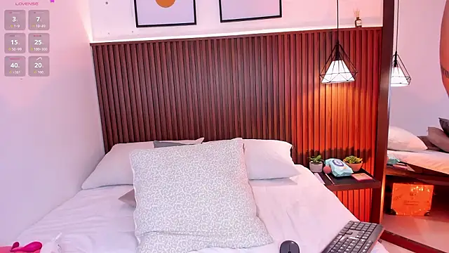 julietaevanns online show from 02-03-26, 02:53