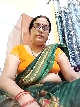 Snapshot of Kiyara8 chatting on 09-28-25, 02:28 Kiyara8 online show from 09-28-25, 02:28