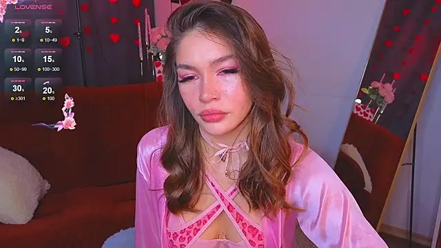 Snapshot of Caroline__Brown chatting on 02-13-25, 02:23 Caroline Brown online show from 02-13-25, 02:23