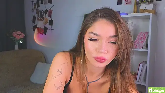 Snapshot of Caroline__Brown chatting on 10-03-25, 04:31 Caroline Brown online show from 10-03-25, 04:31