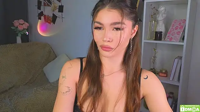 Snapshot of Caroline__Brown chatting on 10-09-25, 04:10 Caroline Brown online show from 10-09-25, 04:10