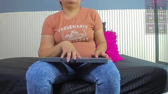 Aida-nicolle online show from 10-30-25, 09:55