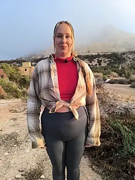 Mona Plus online show from 10-17-25, 06:49