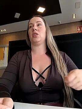 Snapshot of Mona_Plus chatting on 02-08-26, 10:18 Mona Plus online show from 02-08-26, 10:18