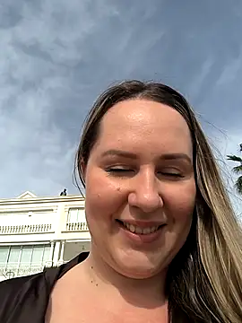 Snapshot of Mona_Plus chatting on 02-11-26, 10:20 Mona Plus online show from 02-11-26, 10:20