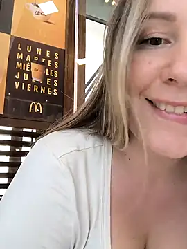 Snapshot of Mona_Plus chatting on 02-17-26, 11:07 Mona Plus online show from 02-17-26, 11:07