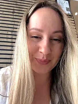 Snapshot of Mona_Plus chatting on 02-19-26, 11:17 Mona Plus online show from 02-19-26, 11:17