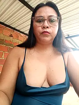 Snapshot of promiscuous-indecent-momm chatting on 02-23-26, 01:41 promiscuous-indecent-momm online show from 02-23-26, 01:41