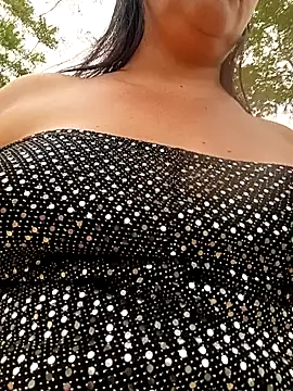 Snapshot of promiscuous-indecent-momm chatting on 03-10-26, 01:27 promiscuous-indecent-momm online show from 03-10-26, 01:27