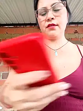 Snapshot of promiscuous-indecent-momm chatting on 04-14-26, 07:20 promiscuous-indecent-momm online show from 04-14-26, 07:20