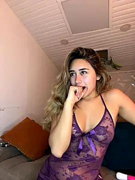 Hornyholly   online show from 01-06-26, 09:07