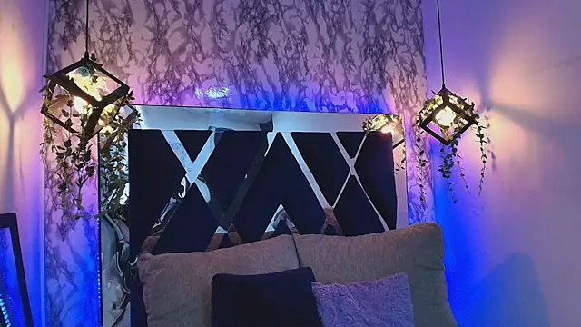 charlotte bluee online show from 11-07-25, 06:19