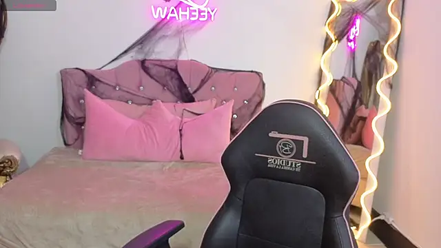 LUDO KITTY TAY online show from 10-18-25, 03:20