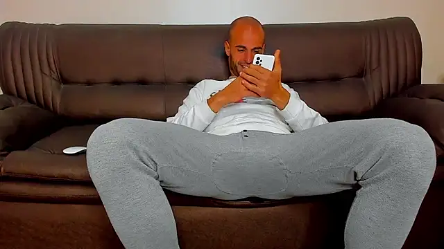 Snapshot of sexyhotmusclesforyou1 chatting on 02-20-26, 01:55 sexyhotmusclesforyou1 online show from 02-20-26, 01:55