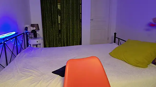 RaileReed online show from 12-05-25, 01:42