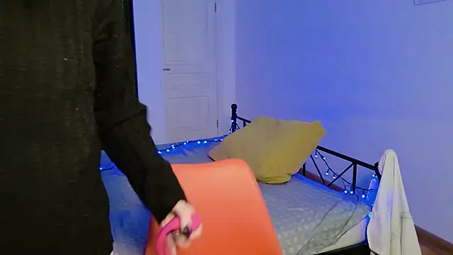 RaileReed online show from 02-10-26, 01:48