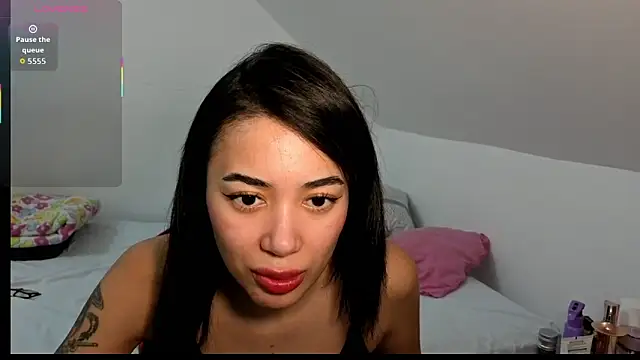 Snapshot of KylieLoveXX chatting on 10-18-25, 07:14 KylieLoveXX online show from 10-18-25, 07:14